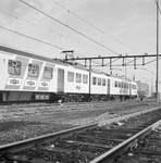 170702 Afbeelding van het electrische treinstel nr. 431 (Plan V, mat. 1964) van de N.S. tijdens de presentatie van de ...